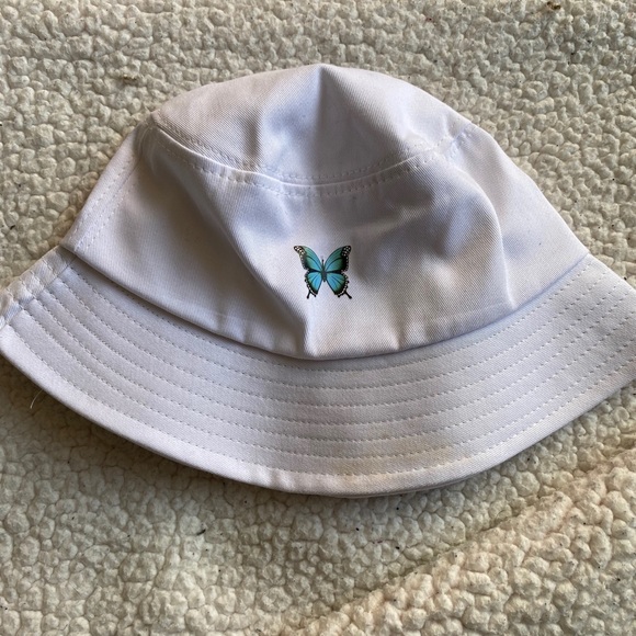 White butterfly bucket hat - Picture 1 of 2